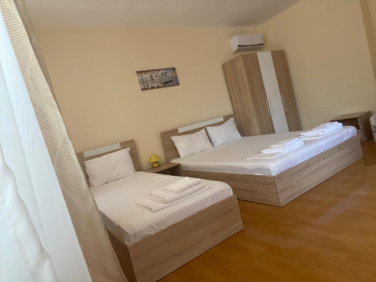 Guest Rooms Soleo Baltjik Exteriör bild