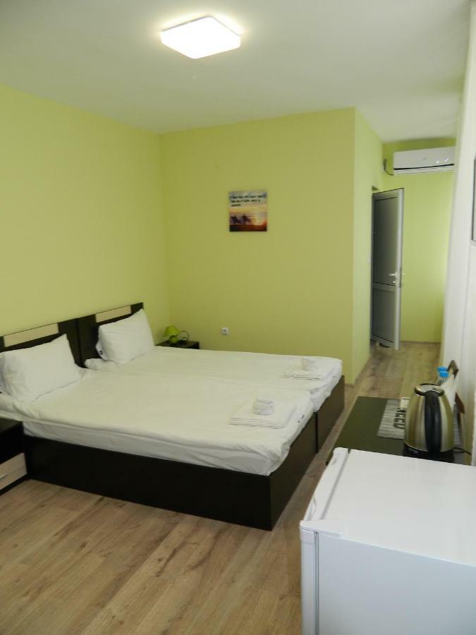 Guest Rooms Soleo Baltjik Exteriör bild